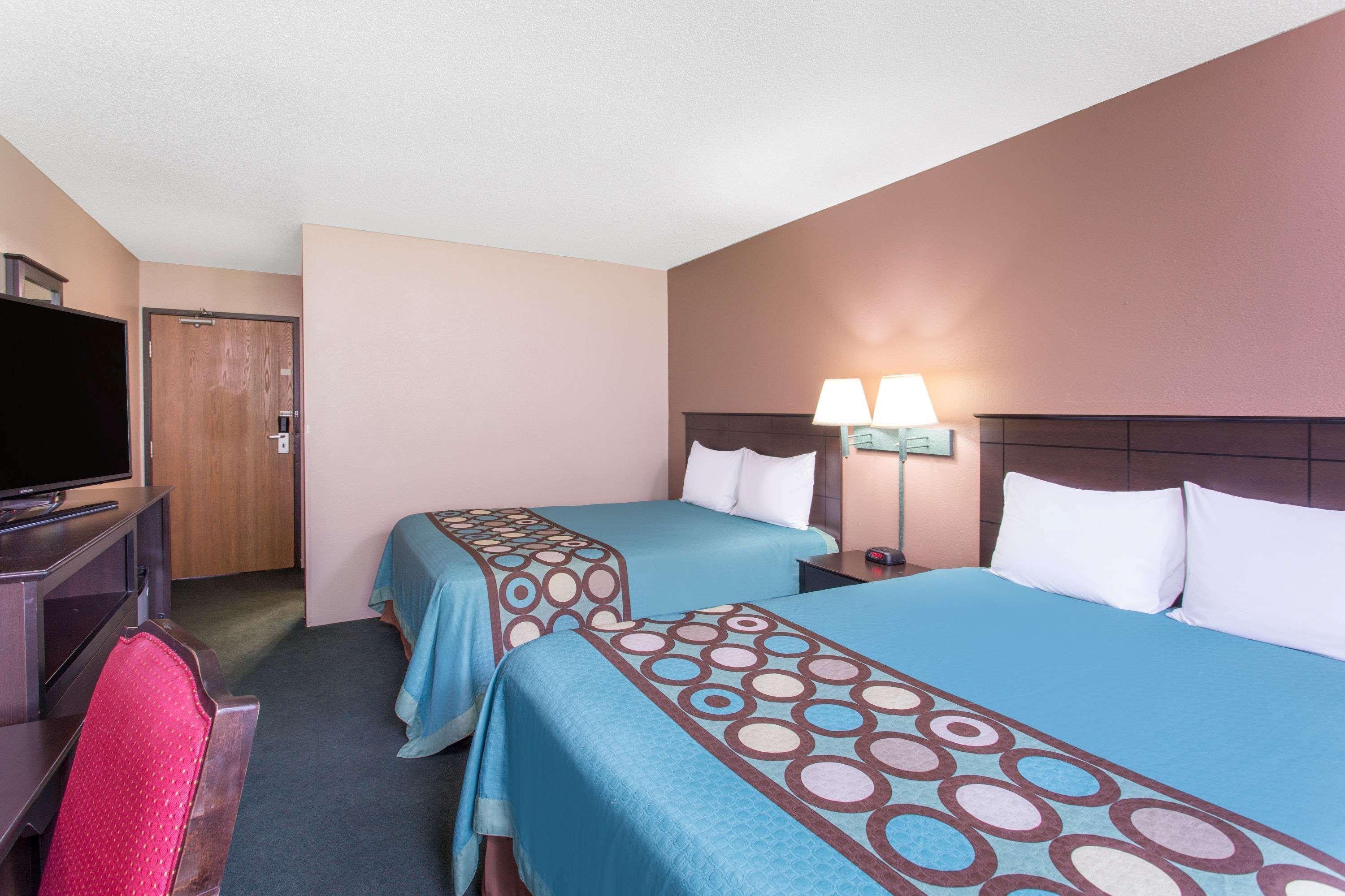 Super 8 By Wyndham Austin Mn Hotel Eksteriør billede